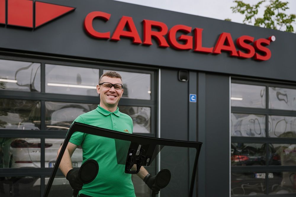 Ką svarbu žinoti prieš keičiant automobilio stiklą Vilniuje?